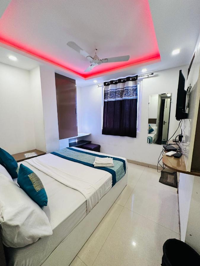 Palm Majestic At Airport Hotel Ню Делхи Екстериор снимка