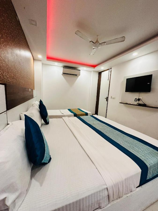 Palm Majestic At Airport Hotel Ню Делхи Екстериор снимка