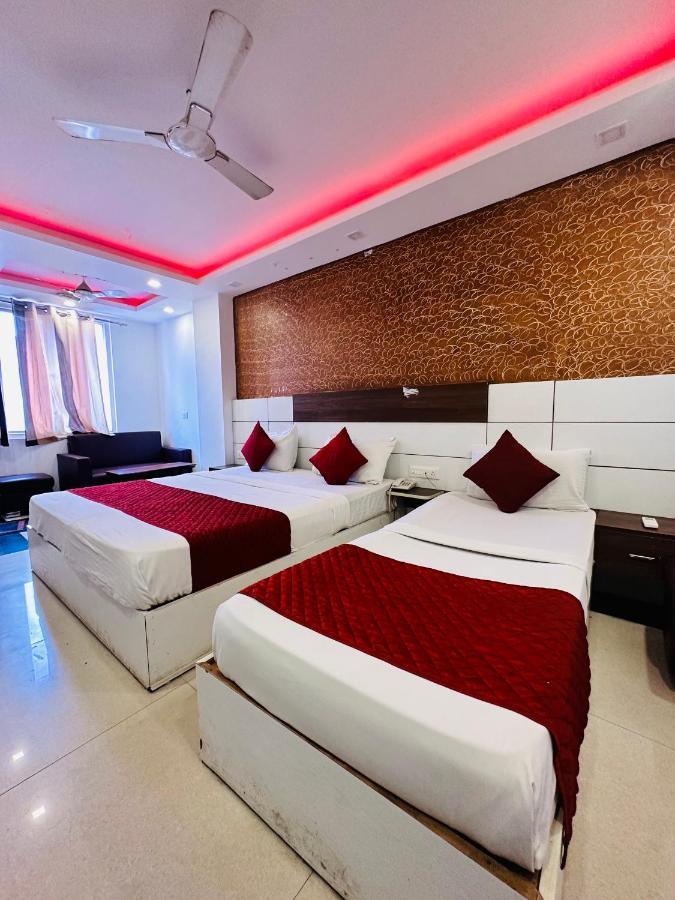 Palm Majestic At Airport Hotel Ню Делхи Екстериор снимка